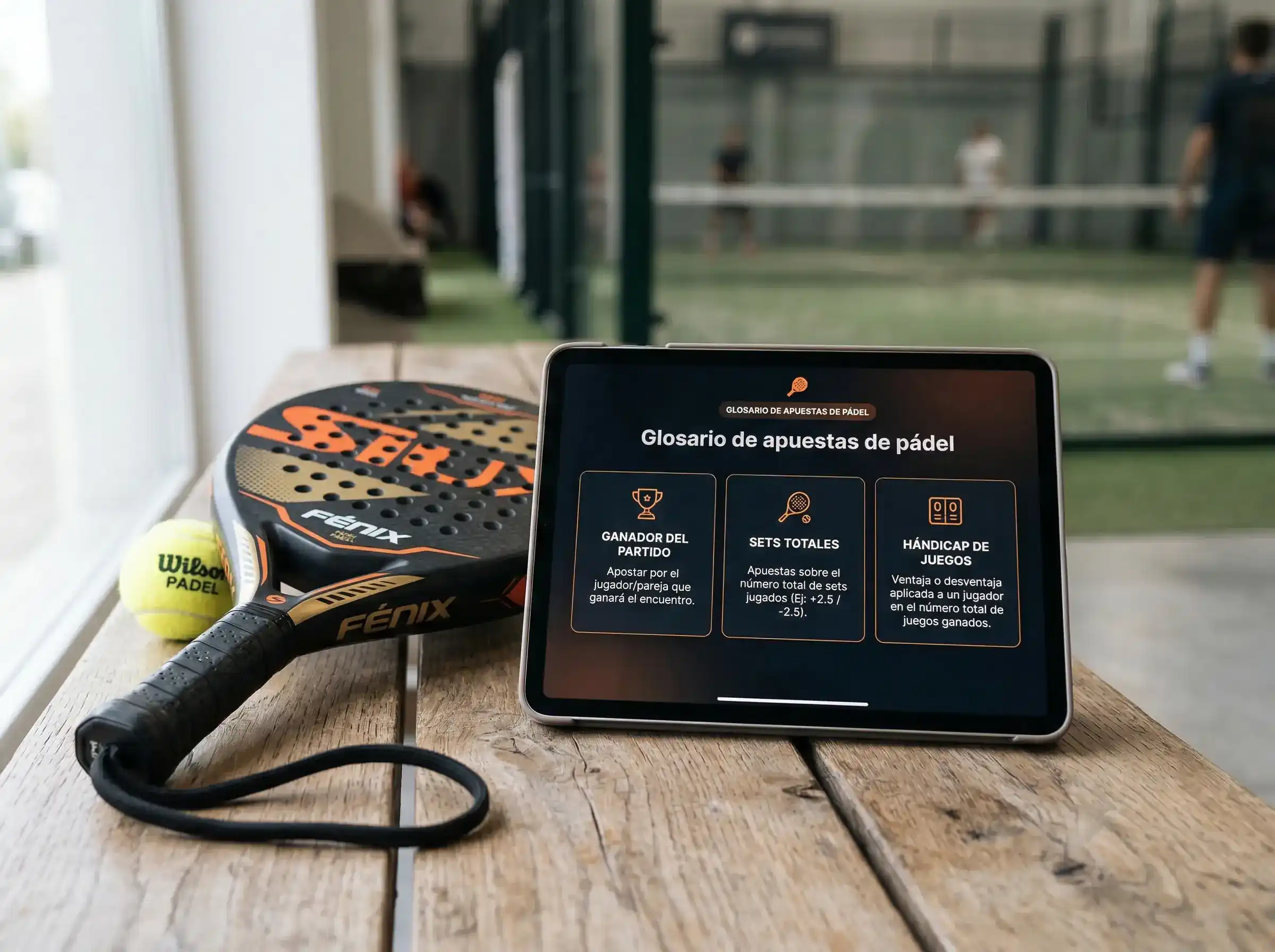 Pala de pádel junto a pantallá con términos de apuestas deportivas
